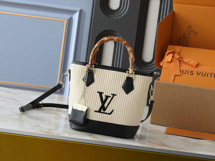 Split leather straw woven bag ,4A ,size 20x20.5x11cm,no box,  B80-56-63