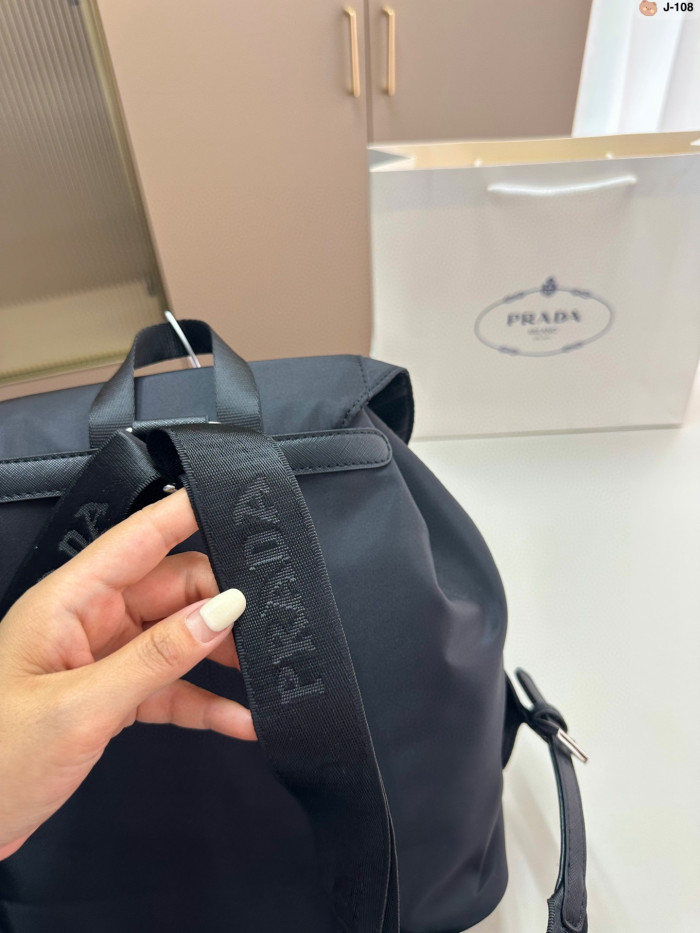 Nylon bag ,4A ,size 29x15x26 cm,no box,  B75-271-272