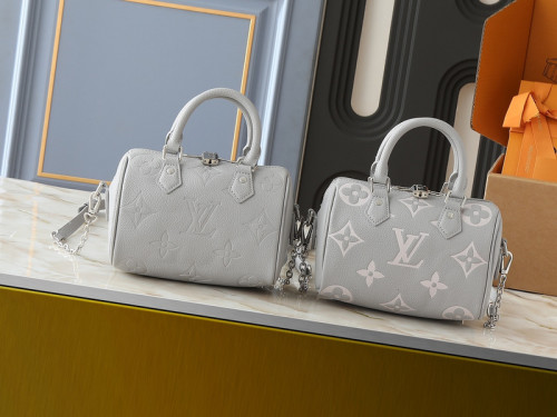 Split leather bag ,4A ,size 20.5x13.5x12cm,no box,  B75-326-327
