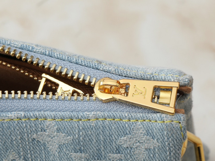 Split leather bag ,4A ,size 21x16x7cm,no box,  B75-310-325
