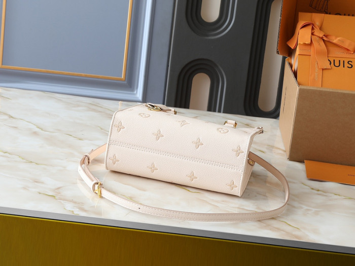 Split leather bag ,4A ,size 25x19x11.5cm,no box,  B75-293