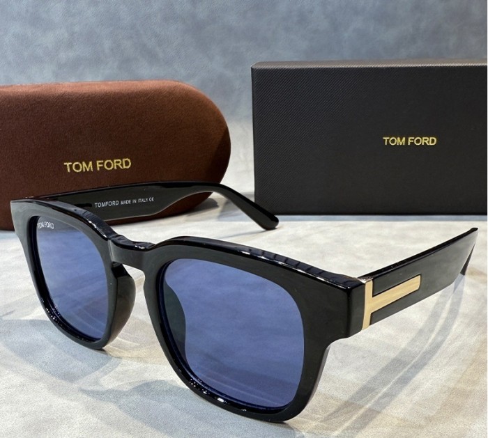 Blue light blocking sunglasses with the box and case ,G25-1737-1743