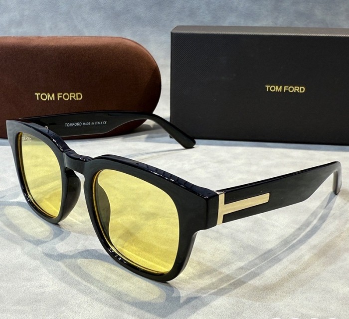 Blue light blocking sunglasses with the box and case ,G25-1737-1743