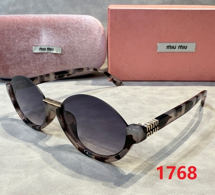 Blue light blocking sunglasses with the box and case ,G25-1760-1768