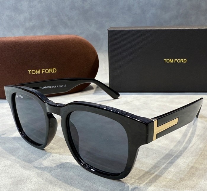 Blue light blocking sunglasses with the box and case ,G25-1737-1743