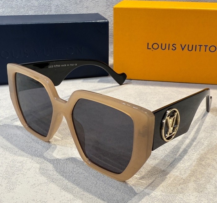Blue light blocking sunglasses with the box and case ,G25-1750-1754