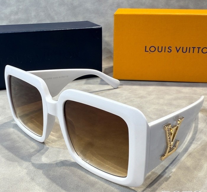 Blue light blocking sunglasses with the box and case ,G25-1775-1780