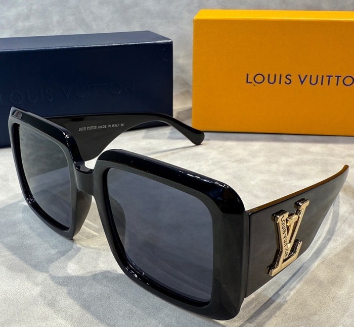 Blue light blocking sunglasses with the box and case ,G25-1775-1780