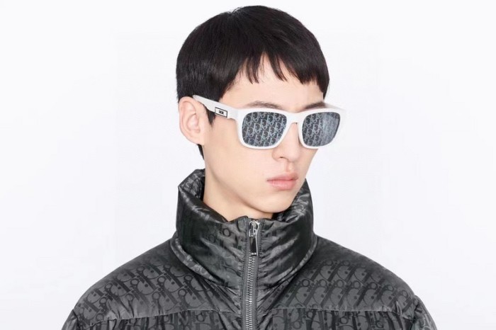 Blue light blocking sunglasses with the box and case ,G25-1744-1749