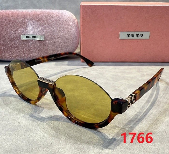 Blue light blocking sunglasses with the box and case ,G25-1760-1768