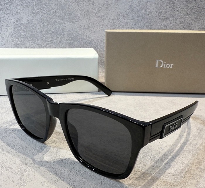 Blue light blocking sunglasses with the box and case ,G25-1744-1749