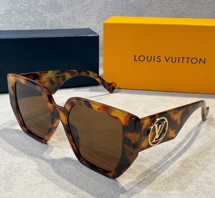Blue light blocking sunglasses with the box and case ,G25-1750-1754