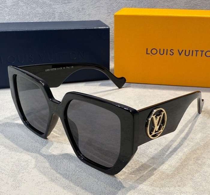 Blue light blocking sunglasses with the box and case ,G25-1750-1754