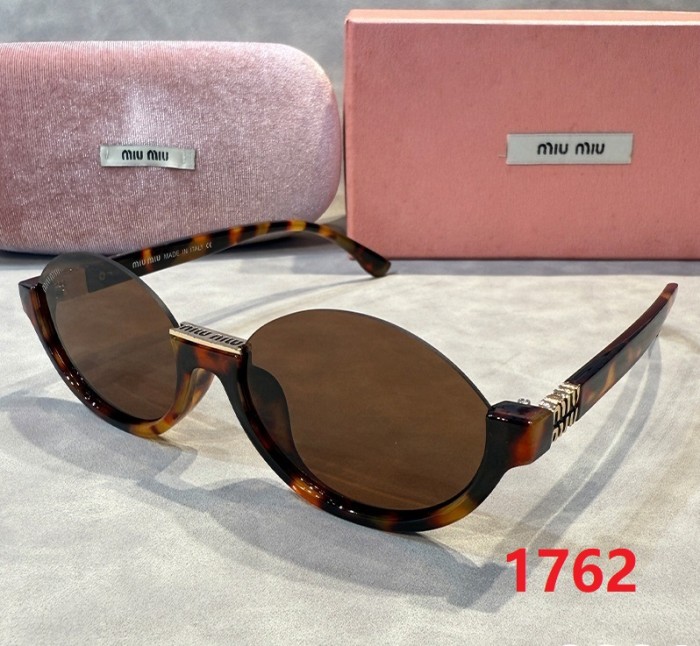 Blue light blocking sunglasses with the box and case ,G25-1760-1768