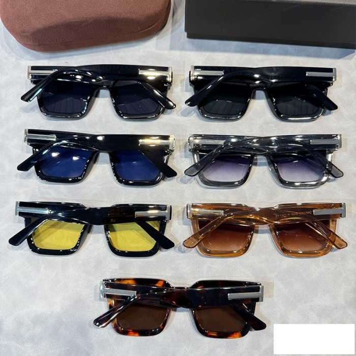 Blue light blocking sunglasses with the box and case ,G25-1730-1736