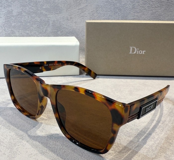 Blue light blocking sunglasses with the box and case ,G25-1744-1749