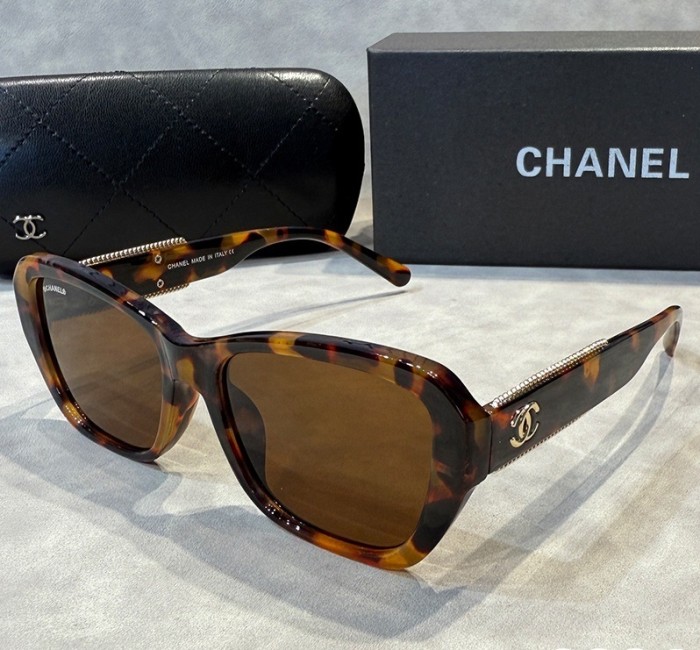 Blue light blocking sunglasses with the box and case ,G25-1781-1786