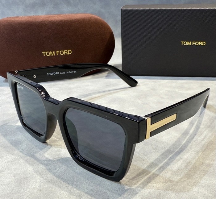 Blue light blocking sunglasses with the box and case ,G25-1730-1736