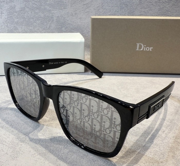 Blue light blocking sunglasses with the box and case ,G25-1744-1749