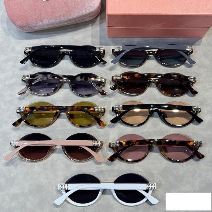Blue light blocking sunglasses with the box and case ,G25-1760-1768