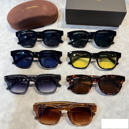 Blue light blocking sunglasses with the box and case ,G25-1737-1743
