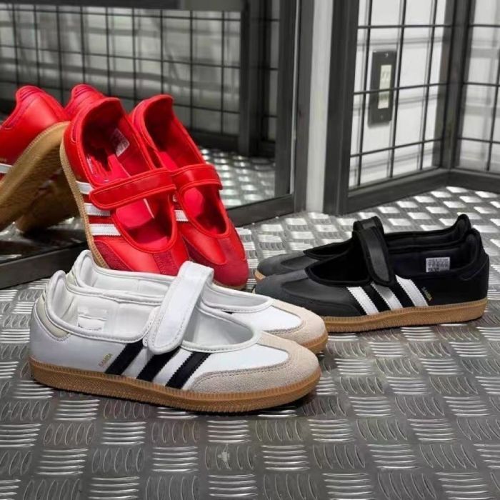 Ladies' ballet shoes, daily casual shoes, with box.size 35.5-41.SS60-679-681