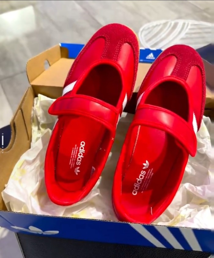 Ladies' ballet shoes, daily casual shoes, with box.size 35.5-41.SS60-679-681