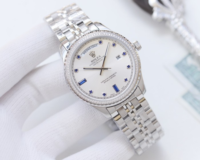 Fully automatic imported mechanical movement watch,316L stainless steel，Mineral scratch-resistant mirror glass，with box, size 42mm，WT220-11-20