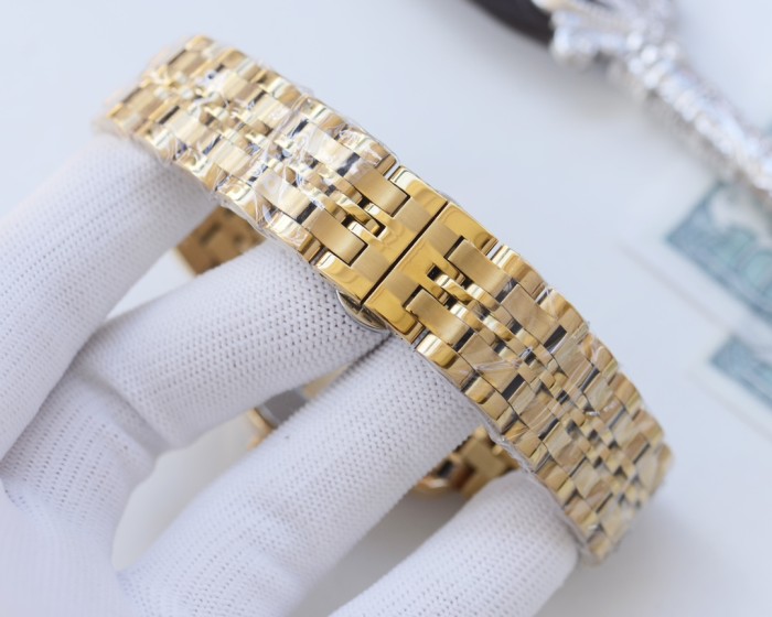 Fully automatic imported mechanical movement watch,316L stainless steel，Mineral scratch-resistant mirror glass，with box, size 42mm，WT220-11-20