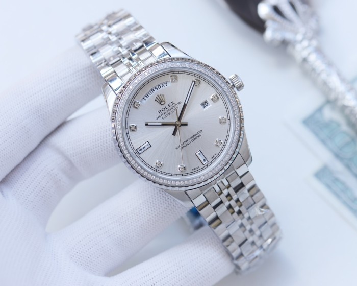 Fully automatic imported mechanical movement watch,316L stainless steel，Mineral scratch-resistant mirror glass，with box, size 42mm，WT220-11-20