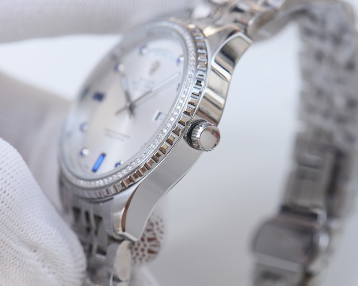 Fully automatic imported mechanical movement watch,316L stainless steel，Mineral scratch-resistant mirror glass，with box, size 42mm，WT220-11-20