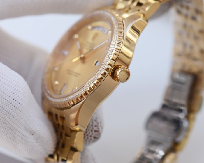Fully automatic imported mechanical movement watch,316L stainless steel，Mineral scratch-resistant mirror glass，with box, size 42mm，WT220-11-20