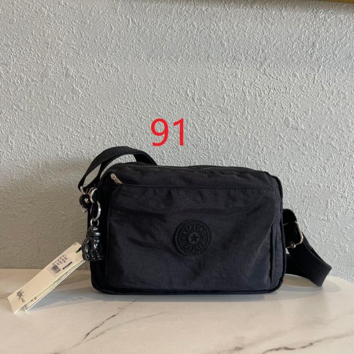 Nylon canvas Single-shoulder bag, crossbody bag，Size 24*17*9cm.B50-79-97