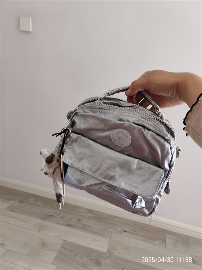Nylon canvas Single-shoulder bag, crossbody bag，Size 21*10*24cm.B50-98-109