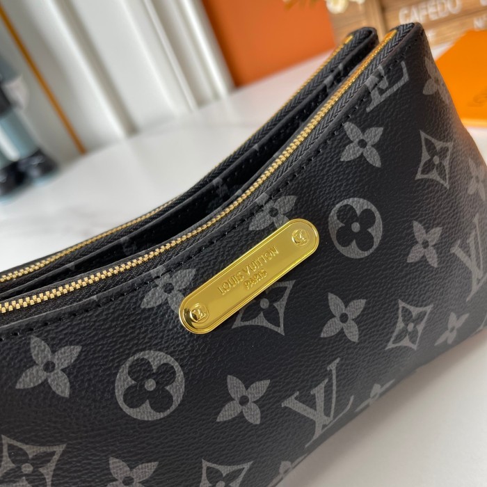 Split leather bag ,5A ,size 24.5x13.5x6.5cm,no box,  B88-277