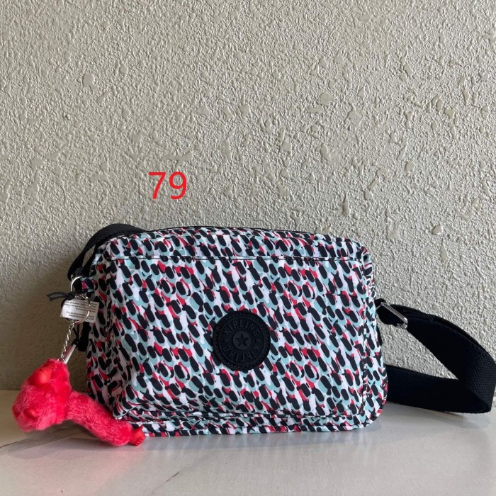 Nylon canvas Single-shoulder bag, crossbody bag，Size 24*17*9cm.B50-79-97