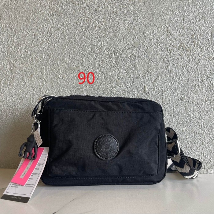 Nylon canvas Single-shoulder bag, crossbody bag，Size 24*17*9cm.B50-79-97