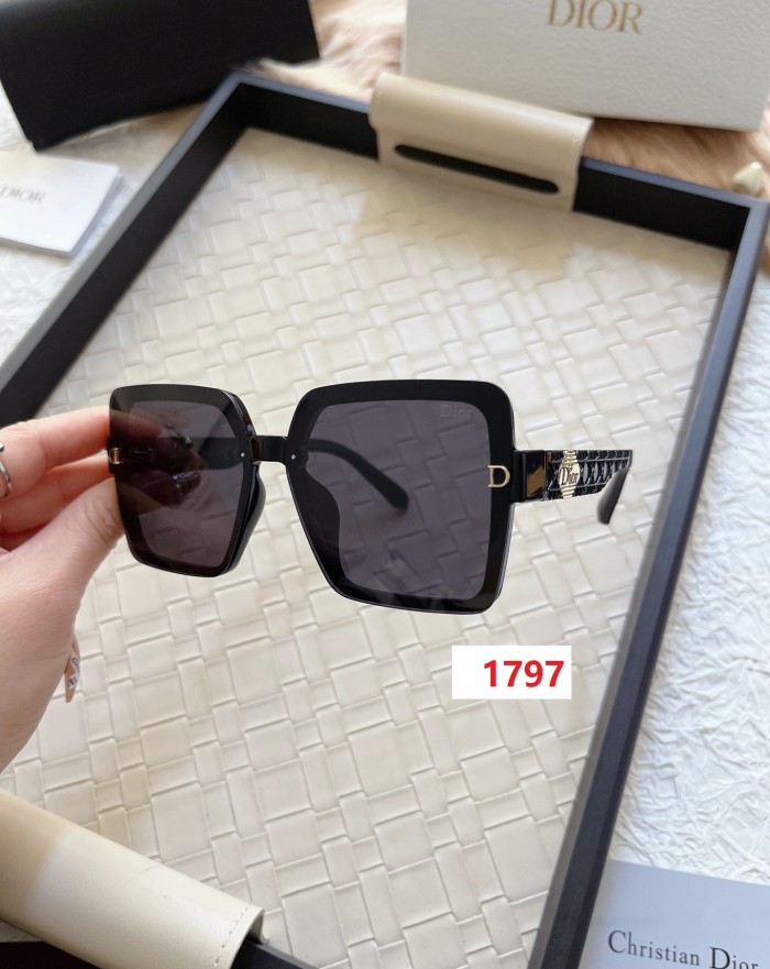 Blue light blocking sunglasses with the box and case ,G25-1796-1798