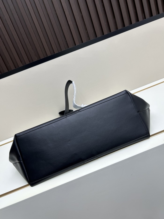 Leather bag ,5A ,size 37x32x7cm,no box,  B110-323