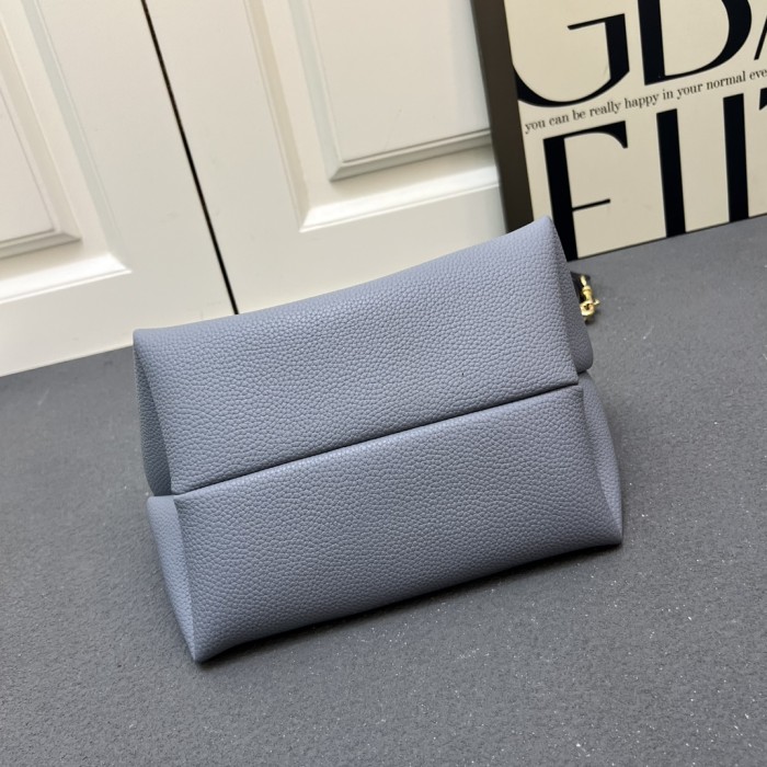 Leather bag ,5A ,size 27.5x21x16cm,no box,  B110-327