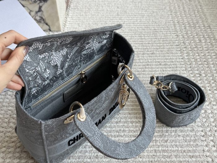 Leather canvas  bag ,5A ,size 24x20cm,no box,  B110-289