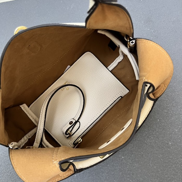 Leather bag ,5A ,size 27.5x21x16cm,no box,  B110-330