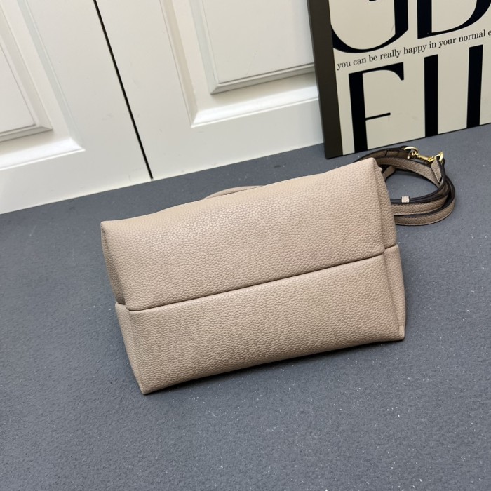 Leather bag ,5A ,size 27.5x21x16cm,no box,  B110-331
