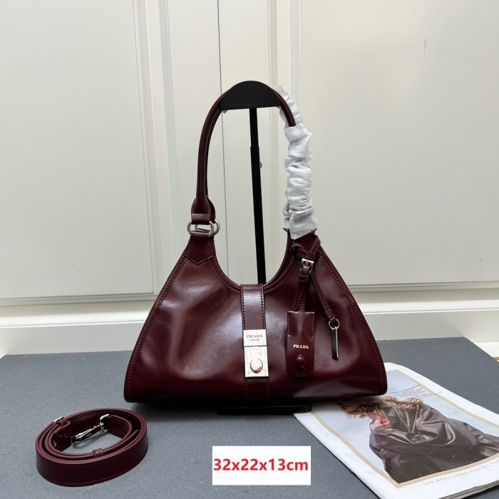 Leather bag ,5A ,size 32x22x13cm,no box,  B110-293