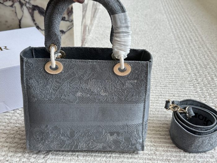 Leather canvas  bag ,5A ,size 24x20cm,no box,  B110-289
