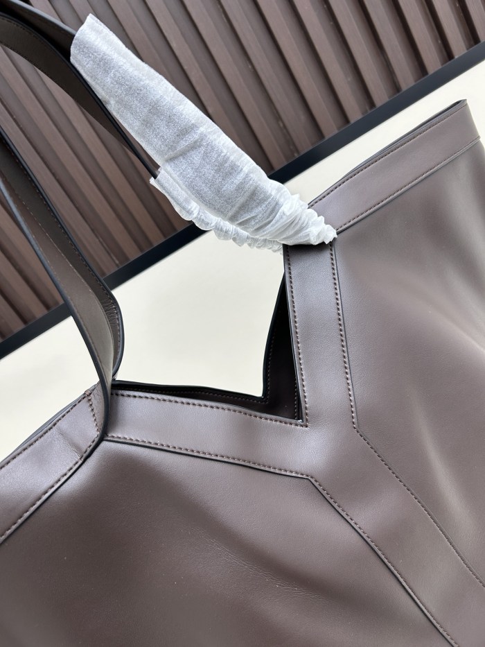 Leather bag ,5A ,size 37x32x7cm,no box,  B110-324