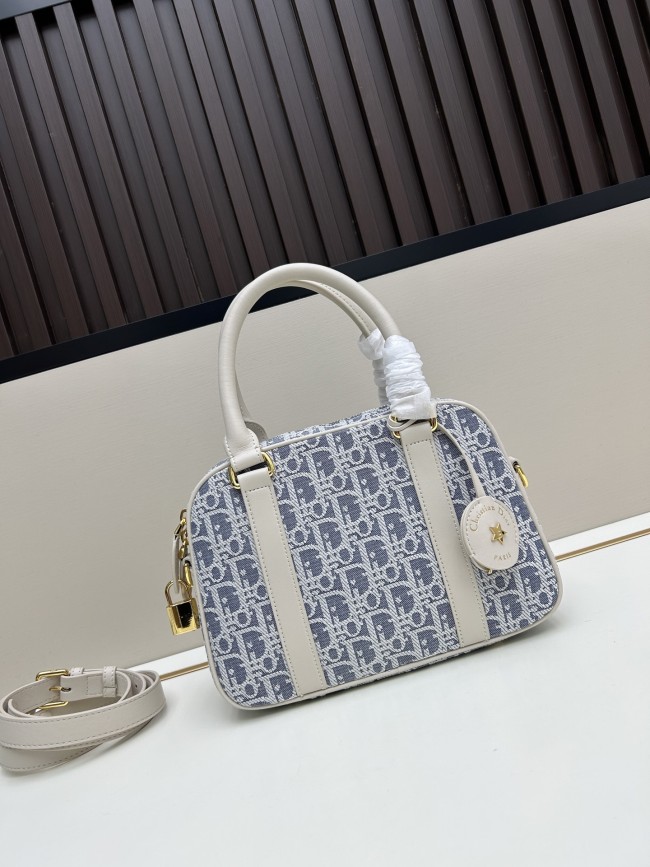 Canvas leather bag ,5A ,size 25x16x9.5cm,no box, B110-335