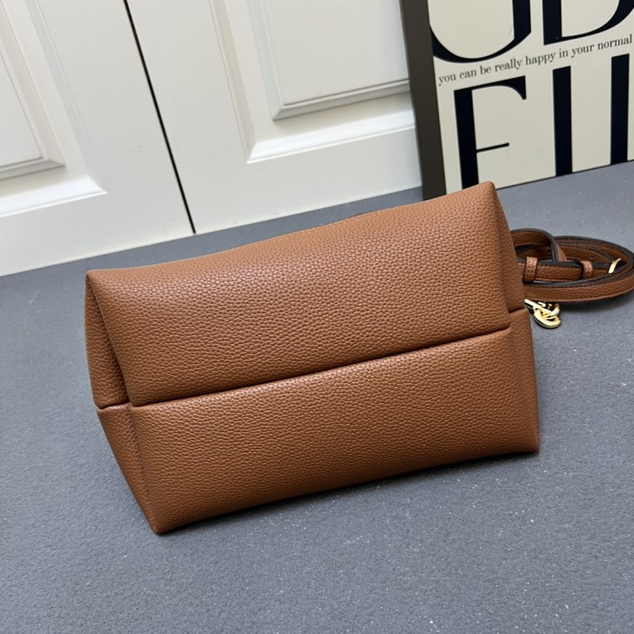 Leather bag ,5A ,size 27.5x21x16cm,no box,  B110-333