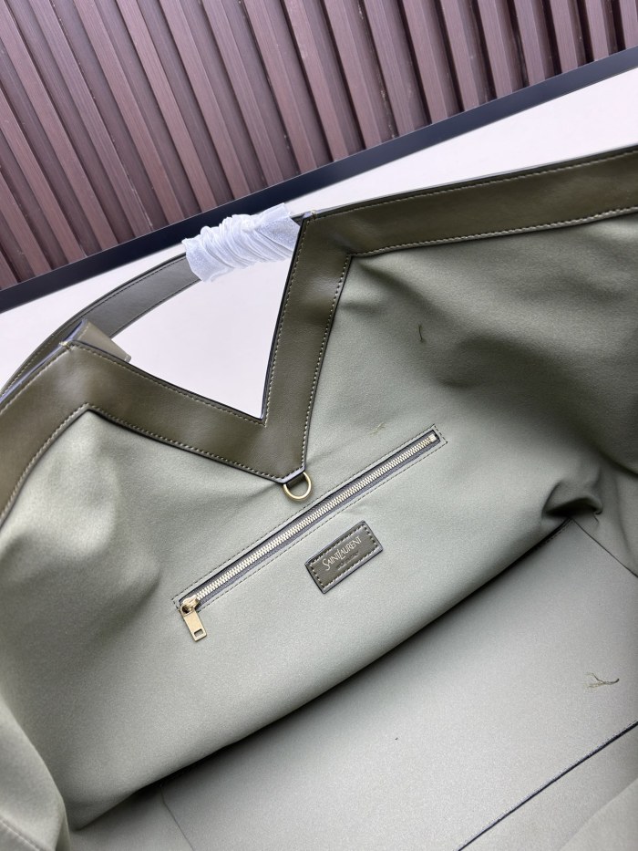 Leather bag ,5A ,size 37x32x7cm,no box,  B110-326