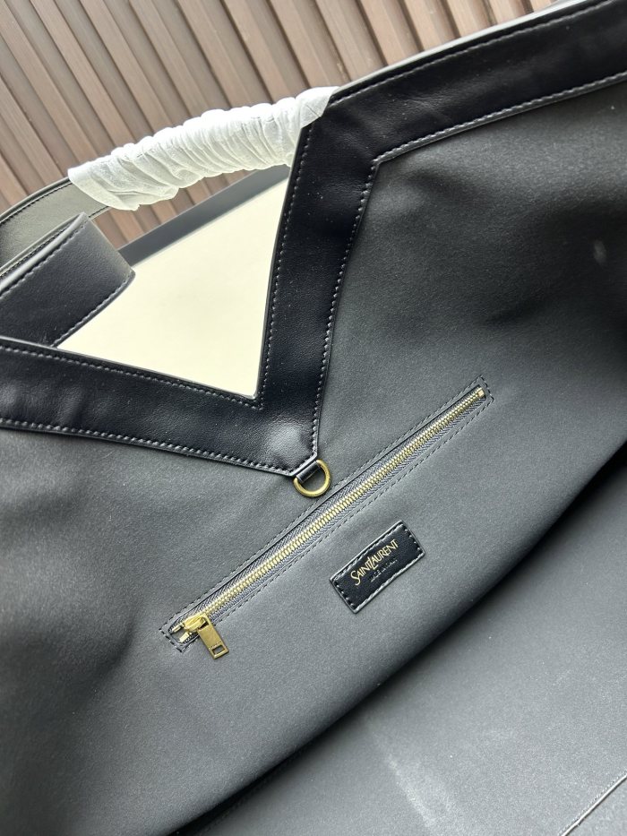 Leather bag ,5A ,size 37x32x7cm,no box,  B110-323